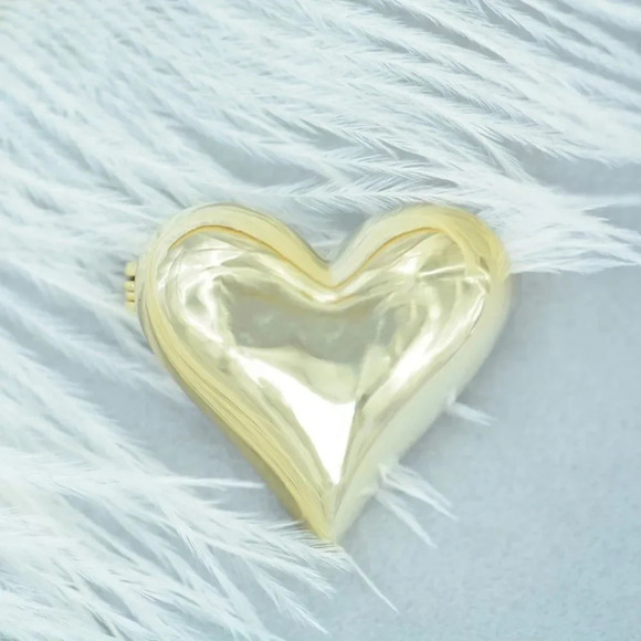 VQ Heart Brooch - Picture 2 of 4